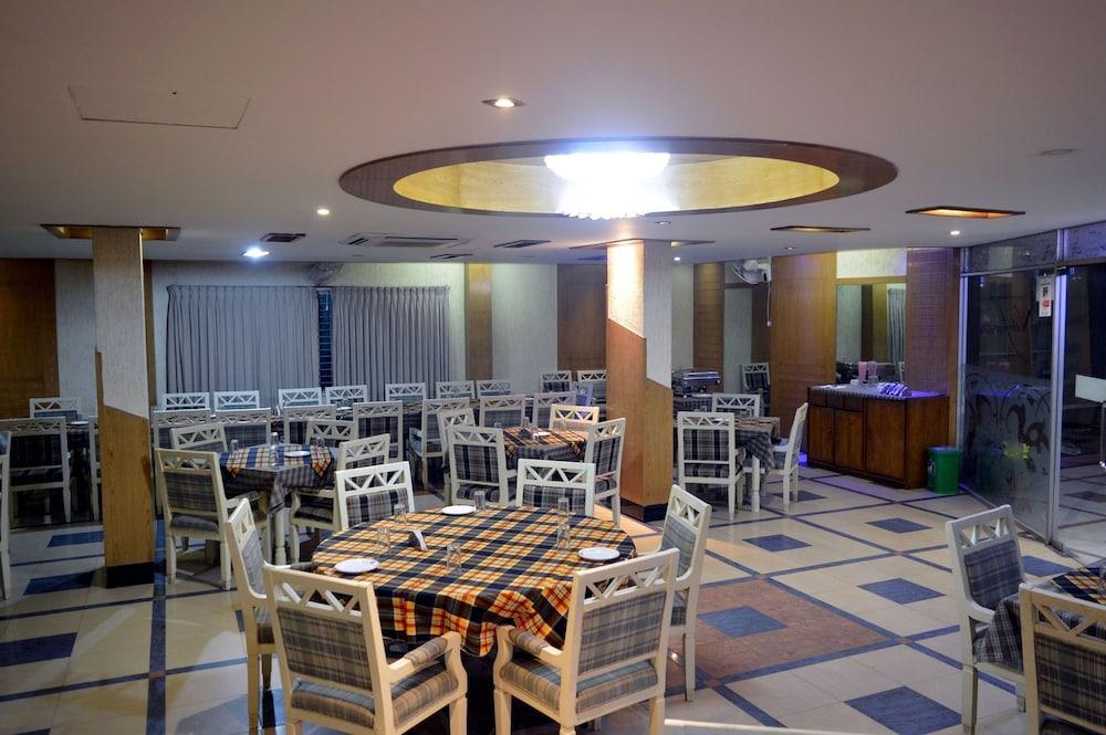 Uni Resort Кокс Базар Екстериор снимка