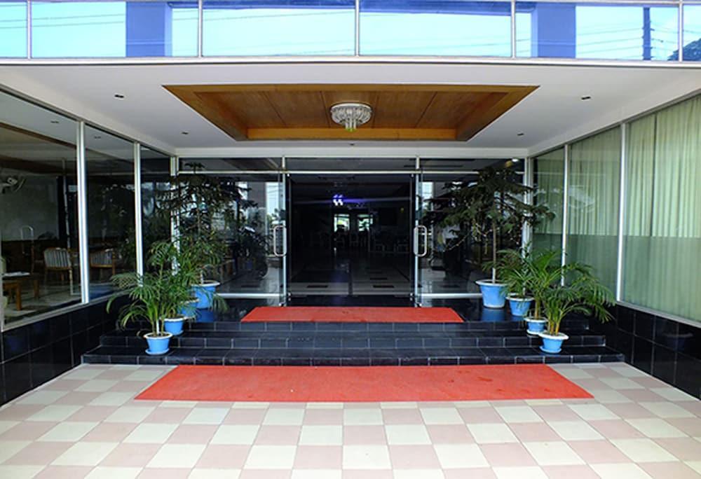 Uni Resort Кокс Базар Екстериор снимка